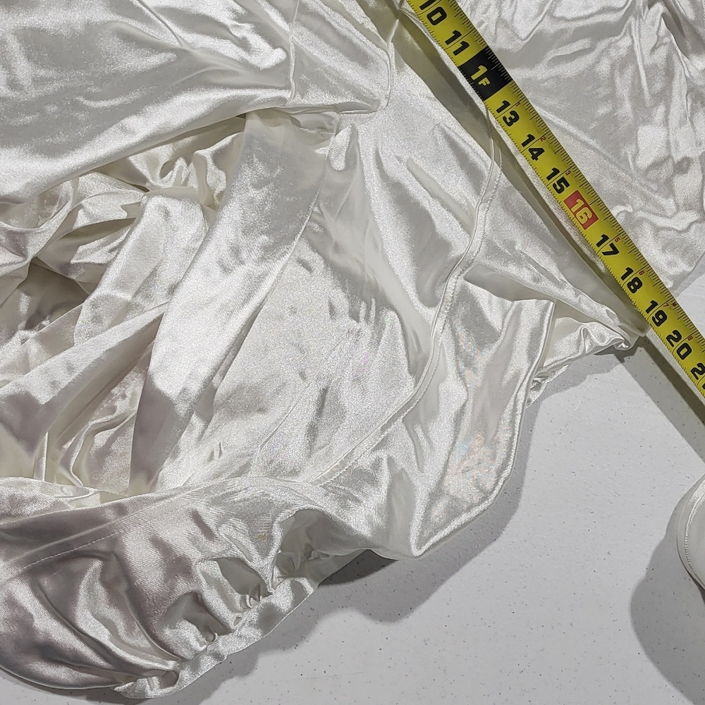 Elegant Cream Satin Leggings Set - Picture 8 of 8